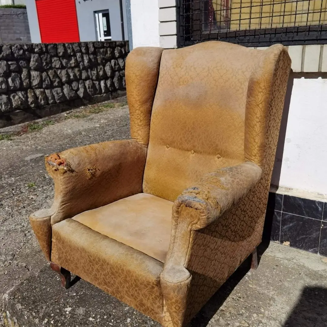 Fotelja pre kompletne obnove